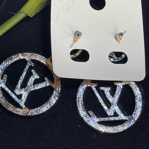 Fashion Jewelry Silver Tone Textured Drop Dangle Earrings - Picture 3 of 9